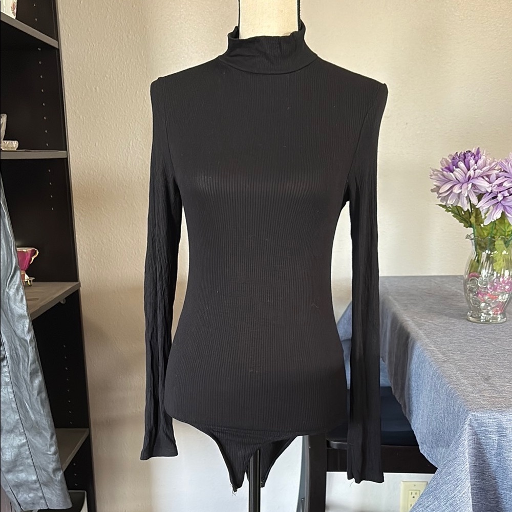 Topshop Women’s Size 6 High Neck Snapped Bottom Ribbed Bodysuit